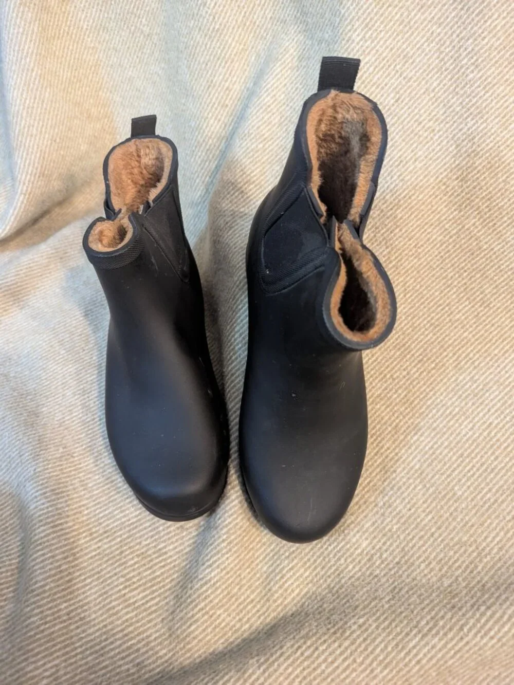 Women's lined Chooka rubber boots Size 8